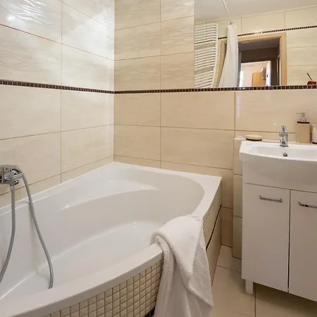 Gaj Comfort With Balcony & Ac Properunit Апартаменты Вроцлав